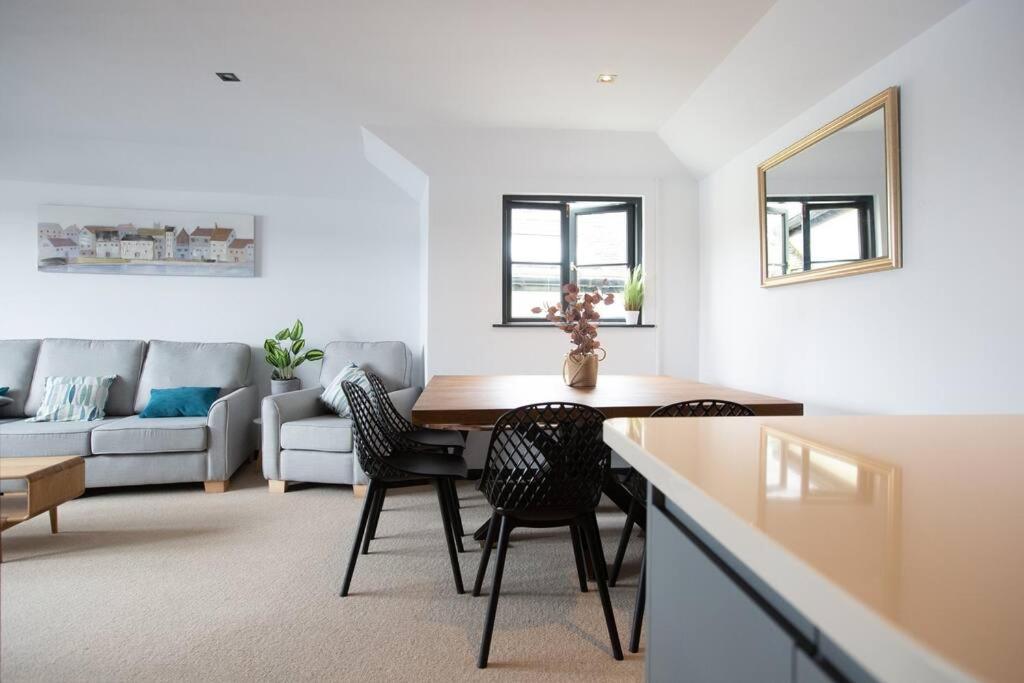 4 Bedroom With Panoramic Harbour Views Holiday home Falmouth