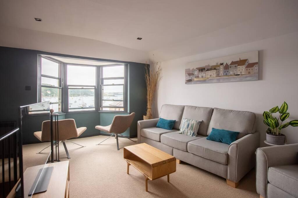 4 Bedroom With Panoramic Harbour Views Ferienhaus Falmouth