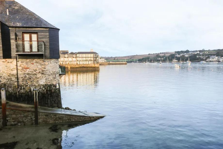 4 Bedroom With Panoramic Harbour Views Holiday home Falmouth